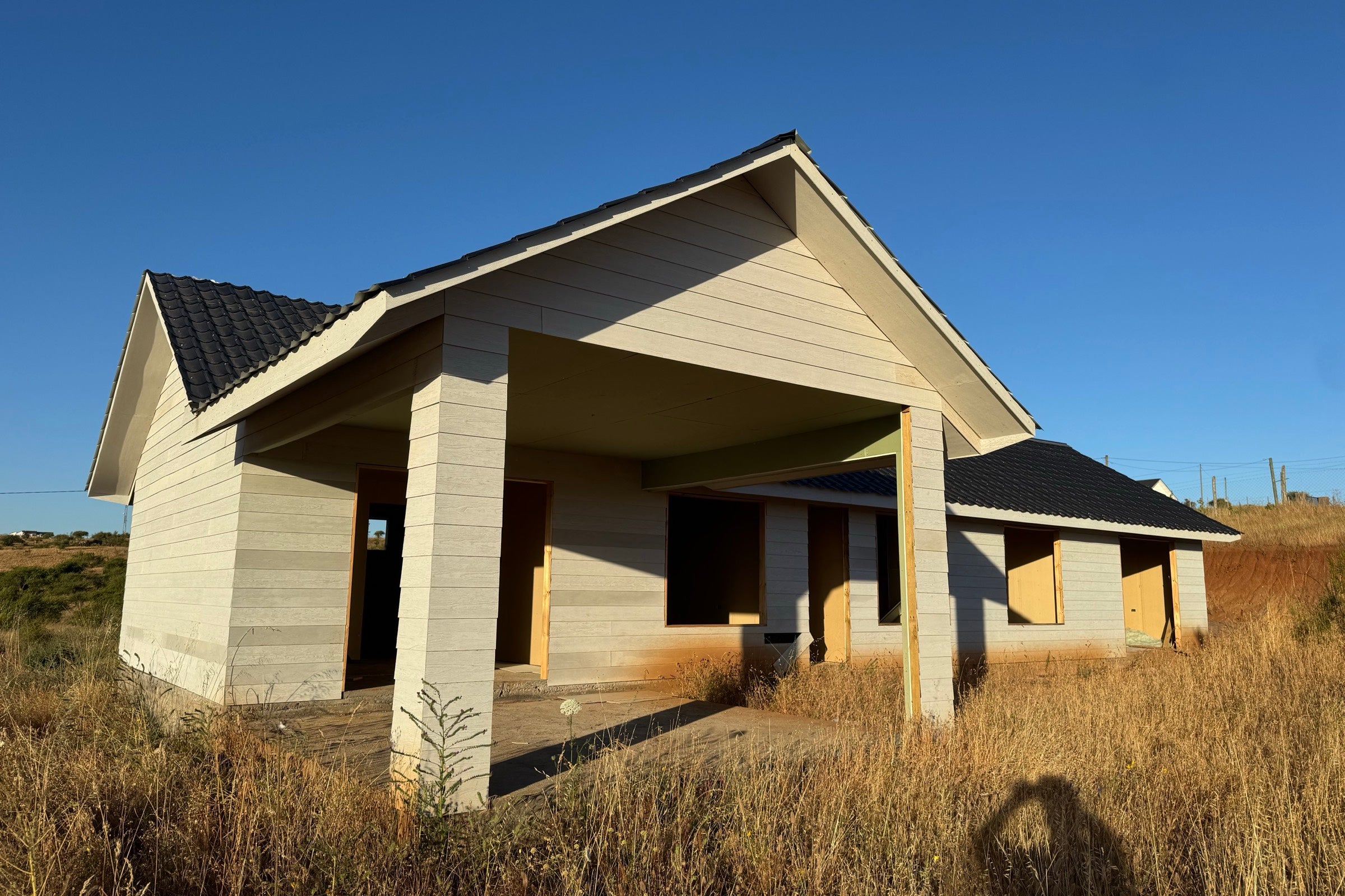 Casa en obra con revestimiento exterior claro